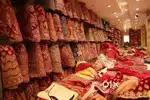 सूट और साड़ी शोरूम में काम करने के लिए लड़के और लड़‌कियों की