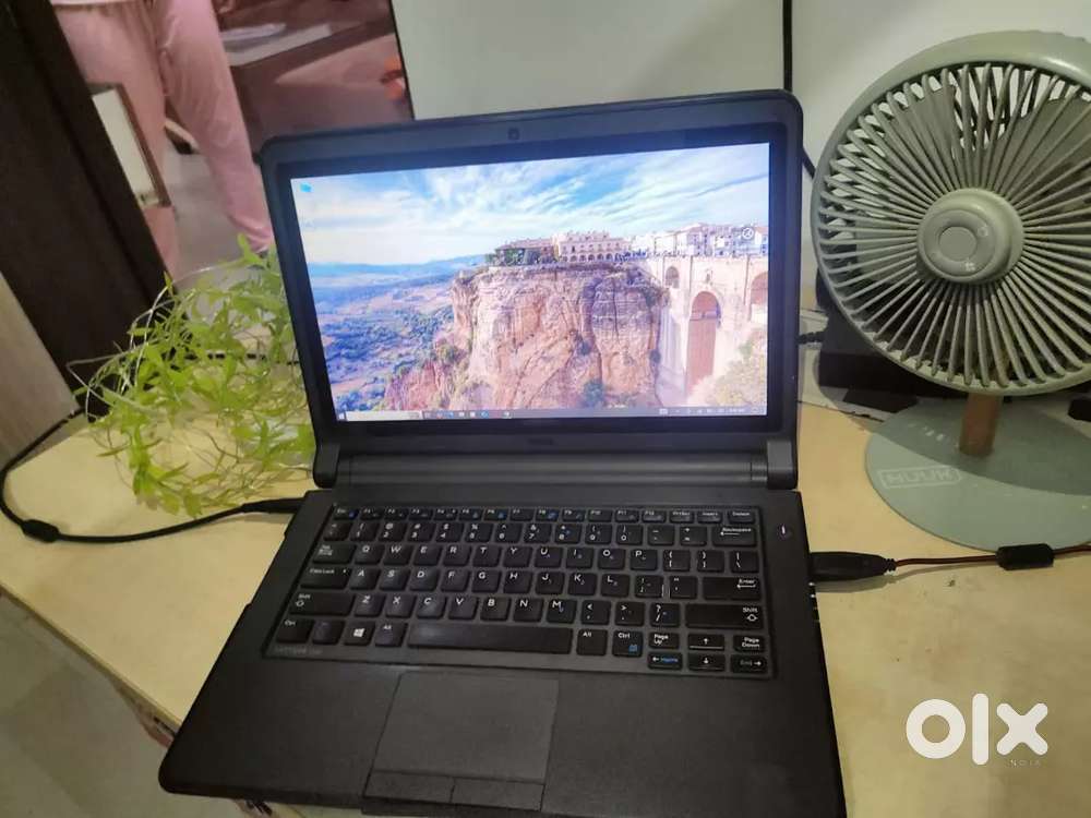 i5 Dell Lattitude 3340 Laptop good as new Condition with touchscreen