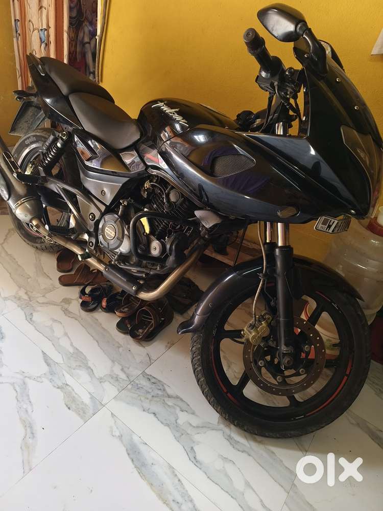 Urgent sell Pulser 220 almost new condition 2019 model