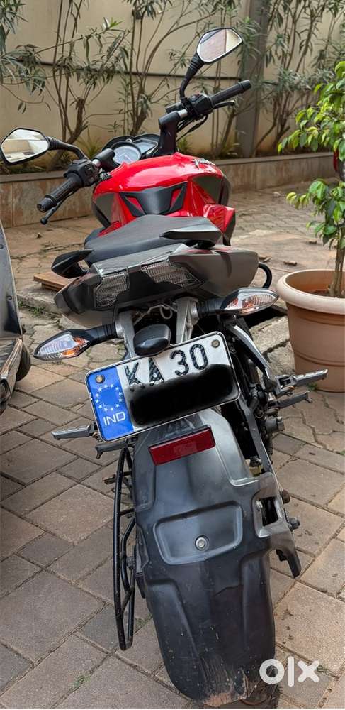 Bajaj Pulsar NS200 (Red, 2017 model) in excellent condition.