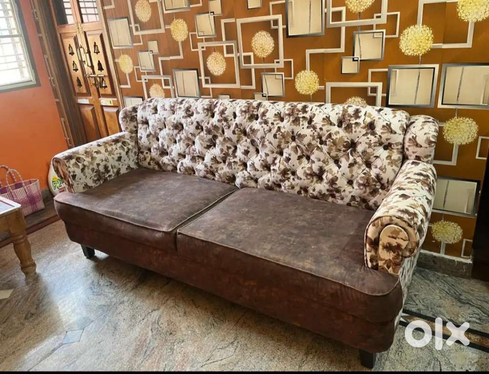 2+3 seater sofa for sale at 22k