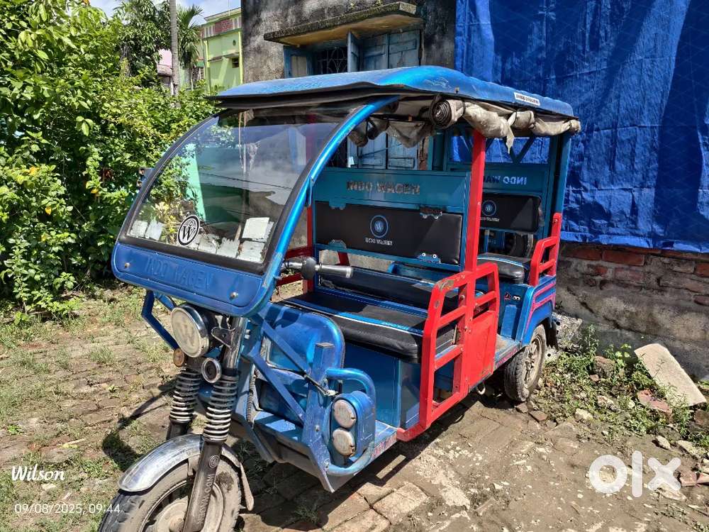 Super new condition and well maintained e rickshaw