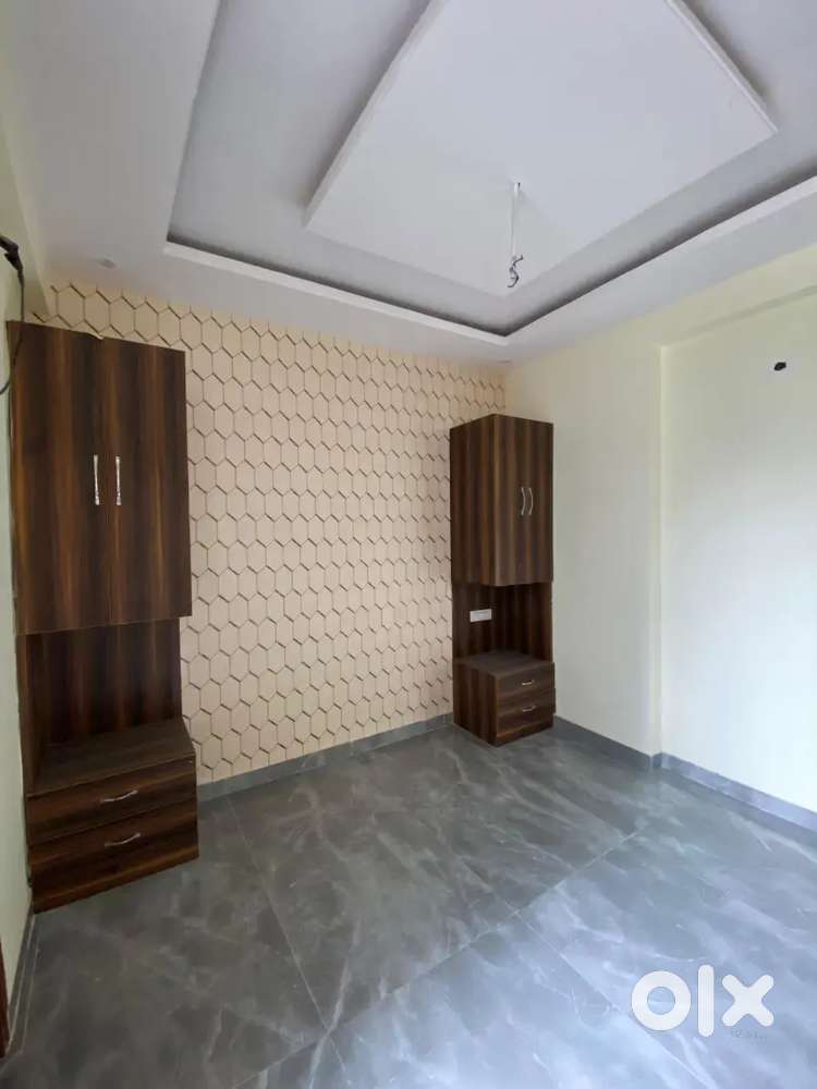 FIRST FLOOR 2 BHK SEMI FURNISHED SET HOUSE ON SEC 9 PKL