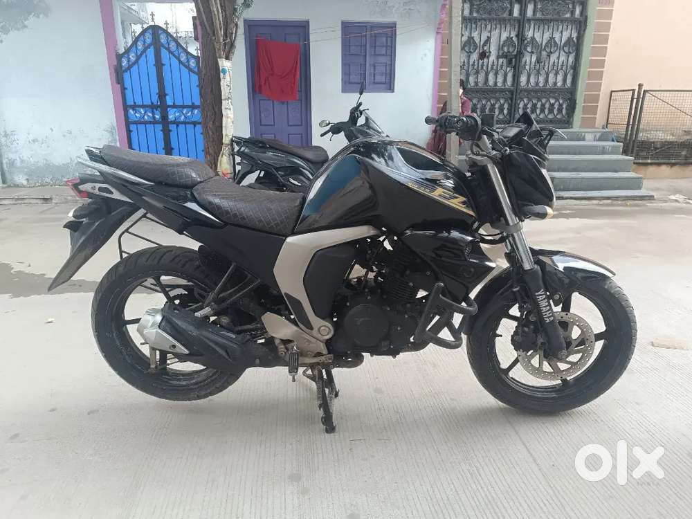 Yamaha FZ version 2 single hand used