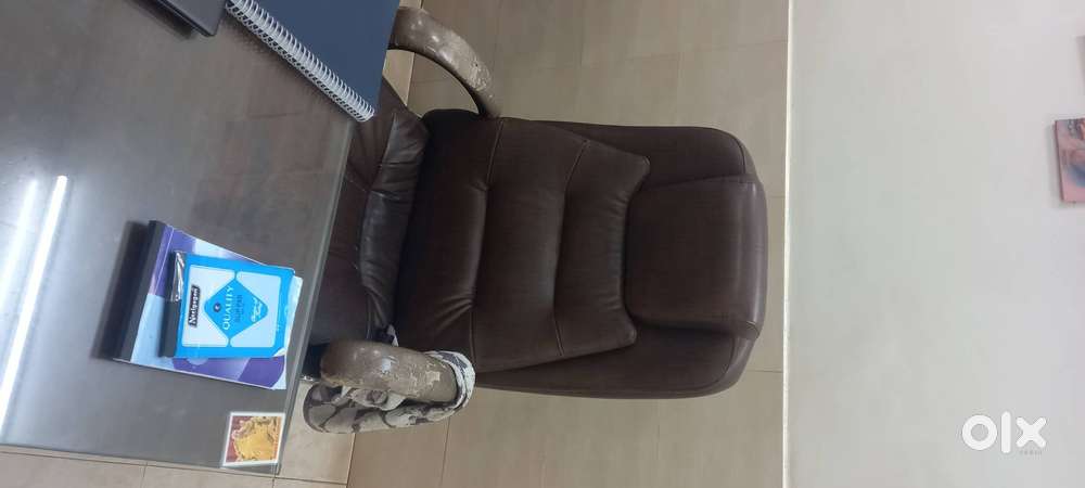2 Big Chair in Office And house users