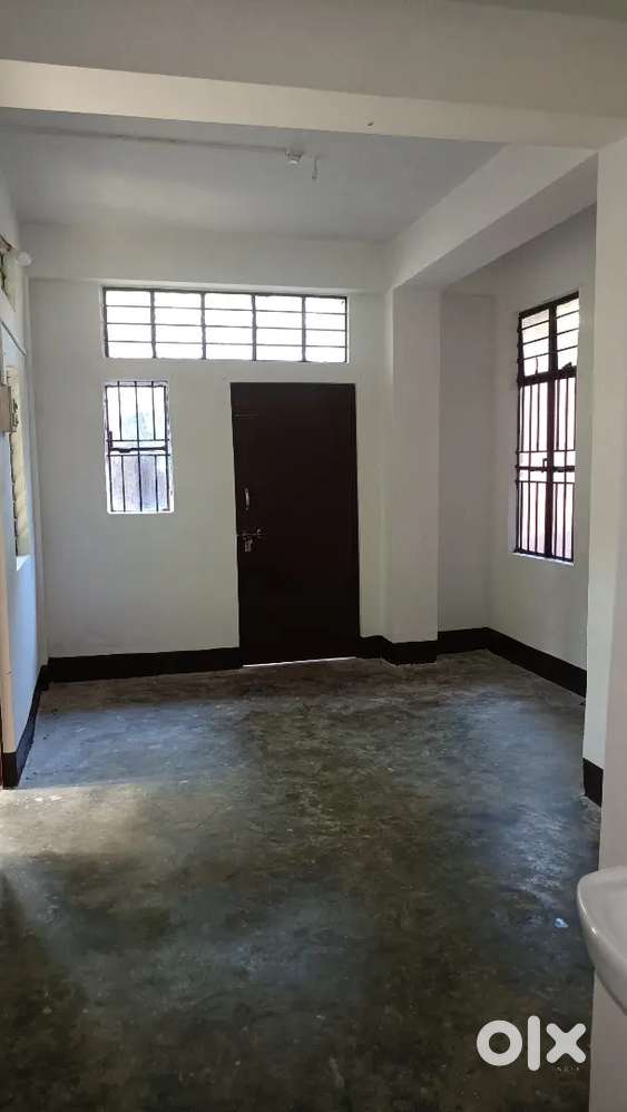 Independent 2 rk room available for rent at zoo road tinali