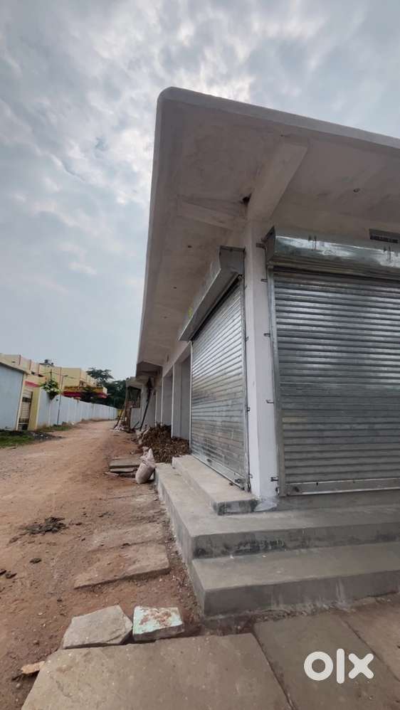 Shops available for rent, prime location