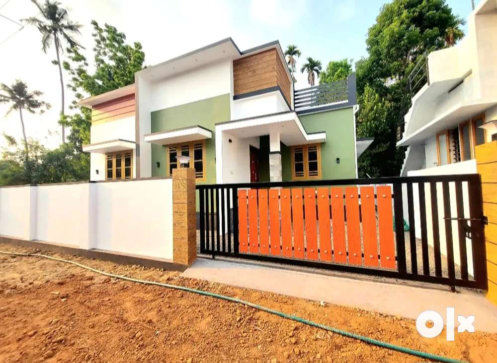 NEWLY 2 BED ROOMS 800 SQFT HOUSE IN ALUVA PARAVUR route thattampady