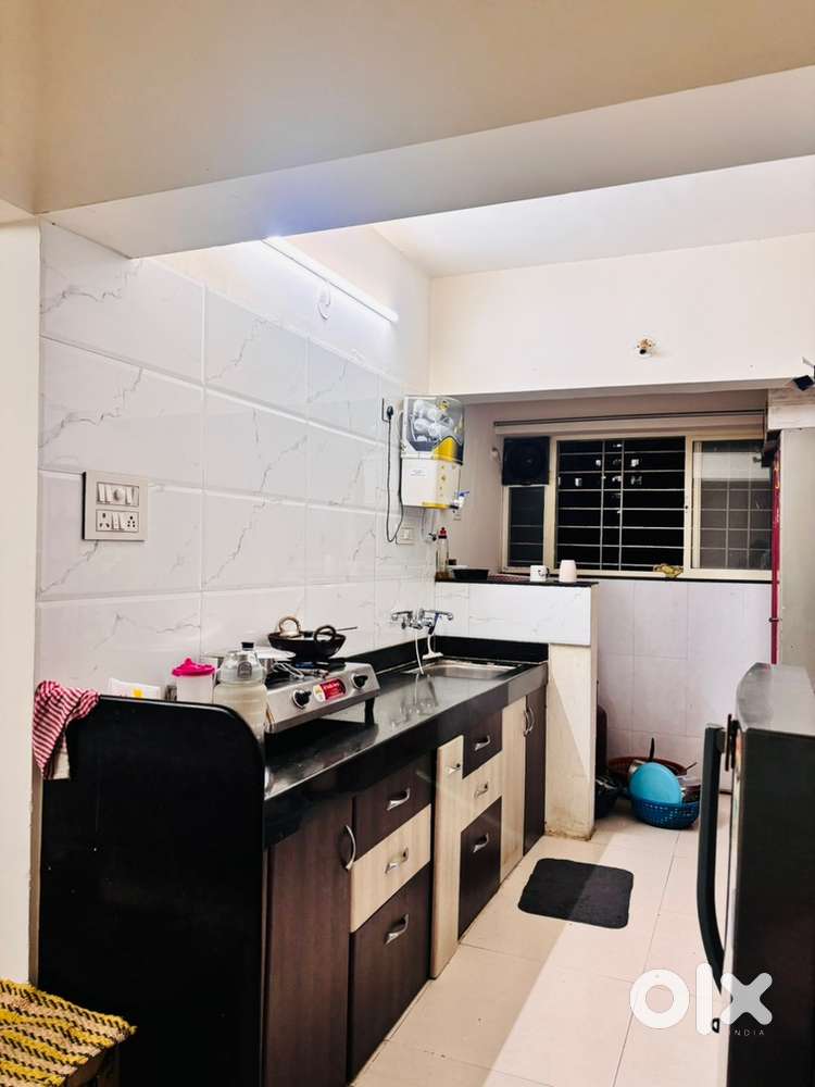 Female roomate required
