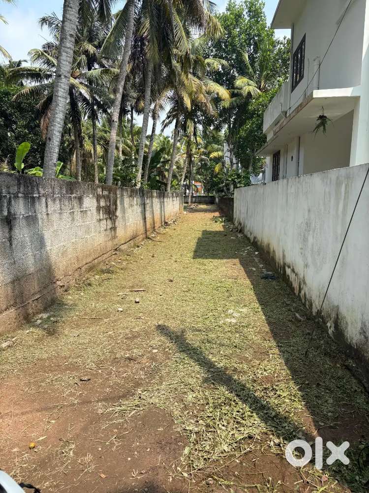 HOUSE PLOT FOR SALE @ KAZHAKKUTTAM