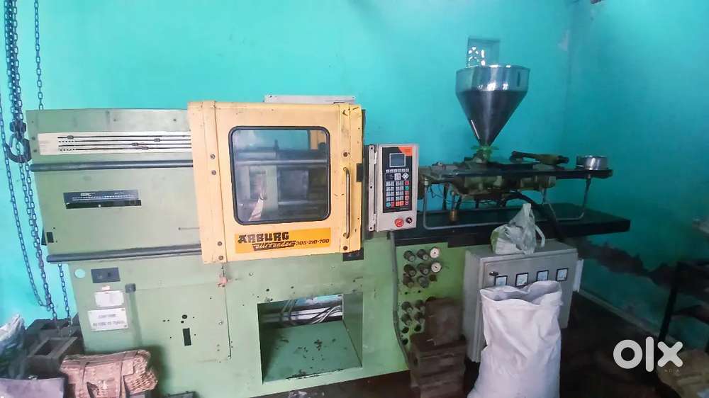 Used plastic moulding machine