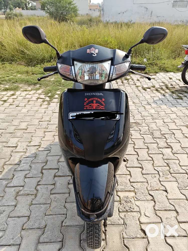 Black Honda Activa 110 CC