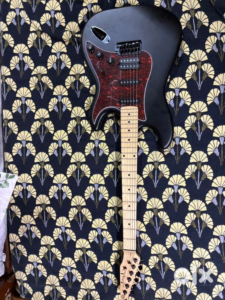 Electric guitar with beautiful bag for sale