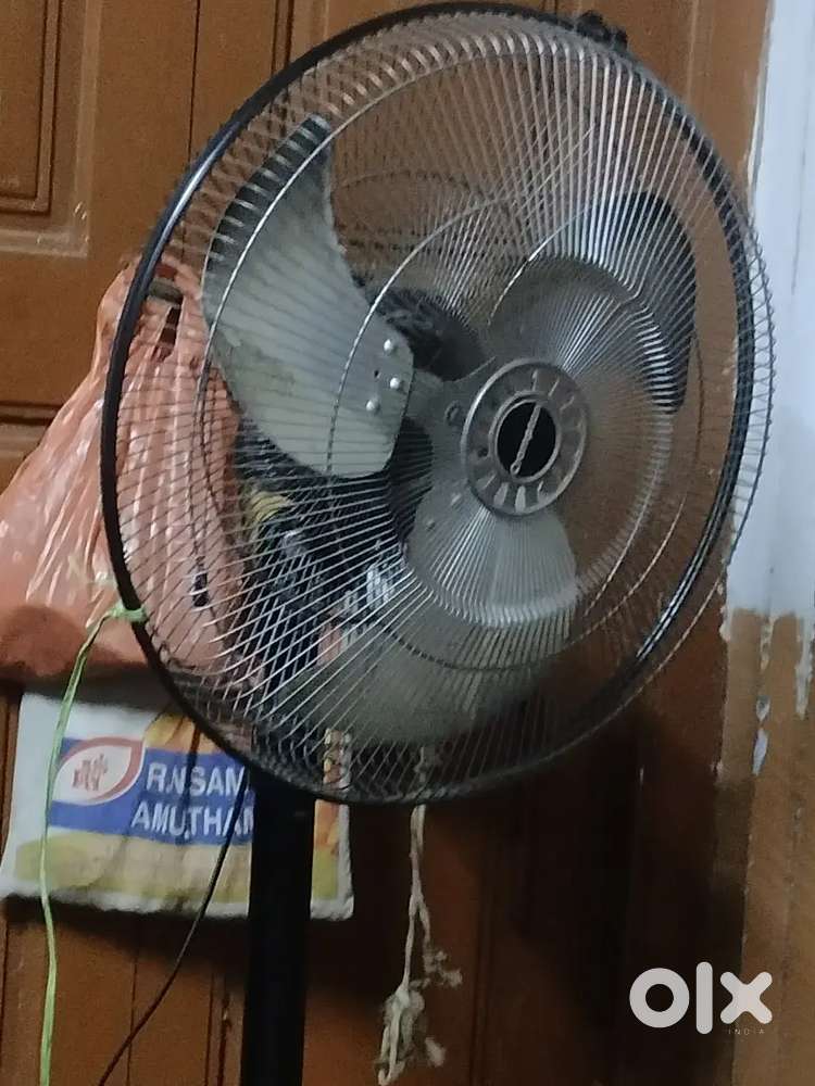 Table fan with stand