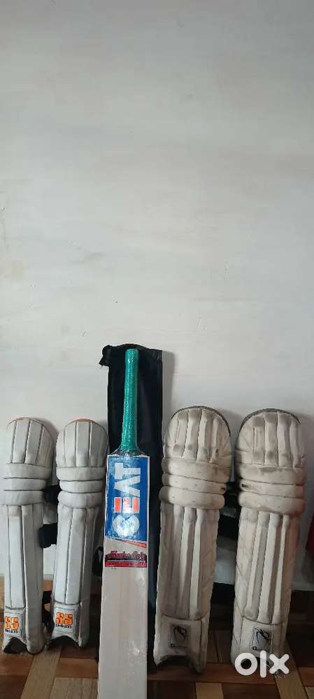 CEAT MASTER POLY EDITION CRICKET BAT, KASHMIR WILLOW+ 2 Batting Pads .