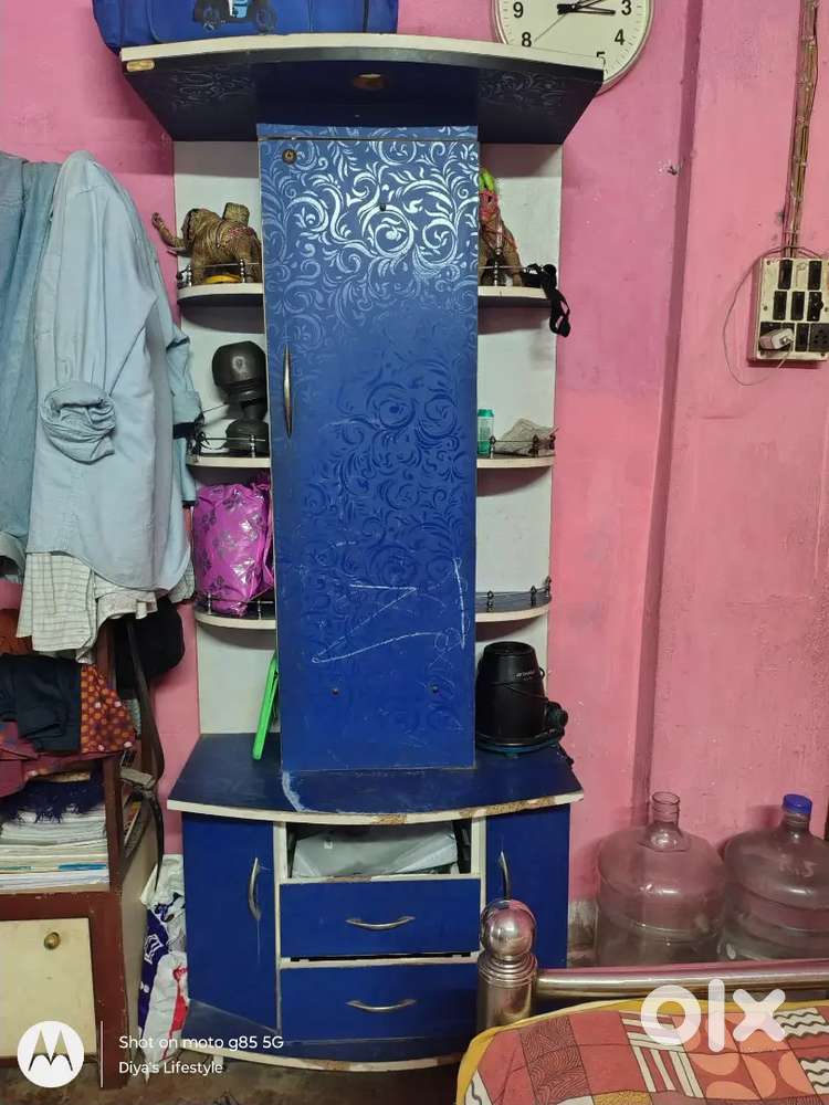 I want to sell dressing table