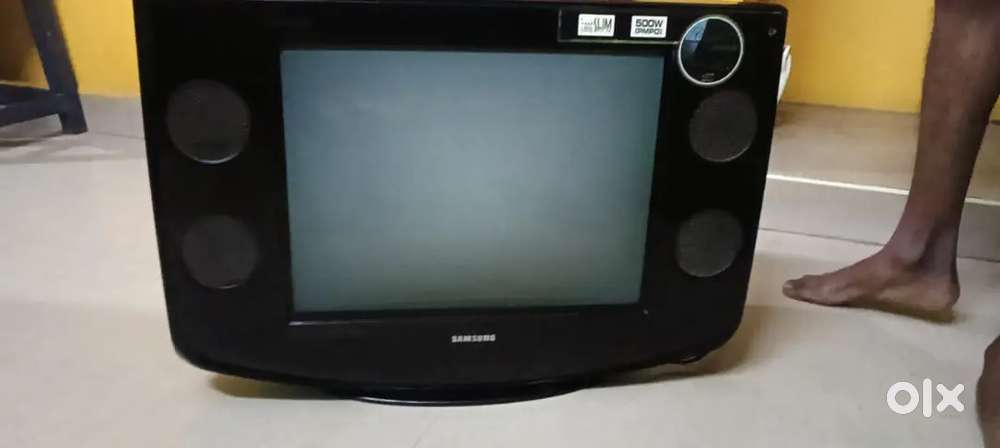 Samsung tv & one sheeter sofa