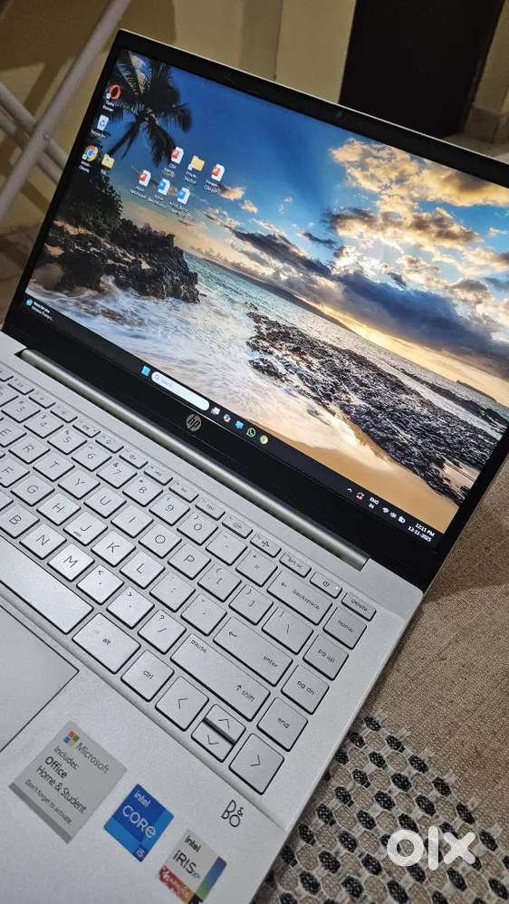 HP Pavilion i5 11th gen 8/512