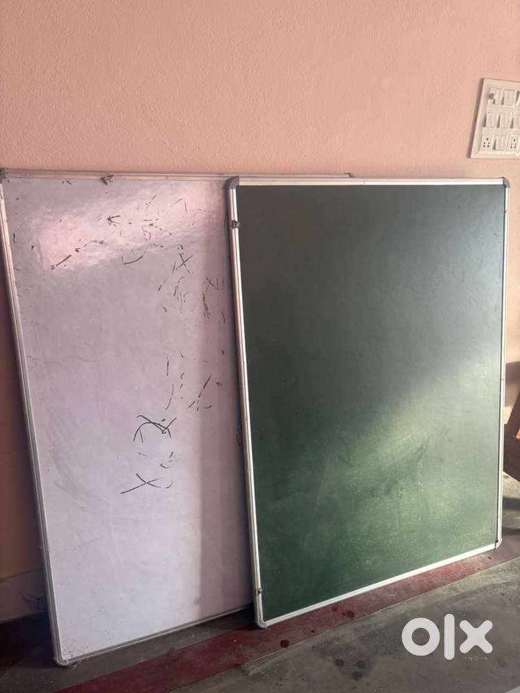 2 White boards of 4 feet