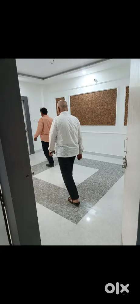 एक फ्लैट है जो 4BHK है जो जोकनभाग पर है गुरुद्वारे वाली गली में