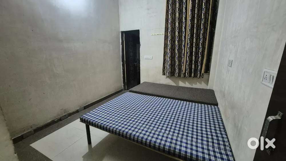 1 Room with sapret Bathroom and kitchen(2 bhk flat me sharing me h)