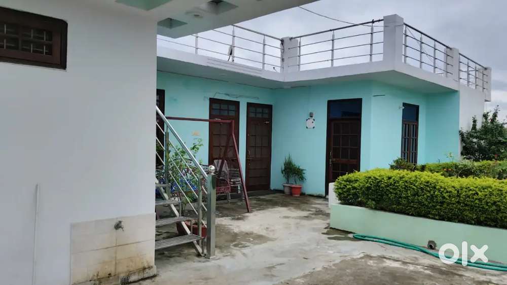 1200 स्क्वायर फीट