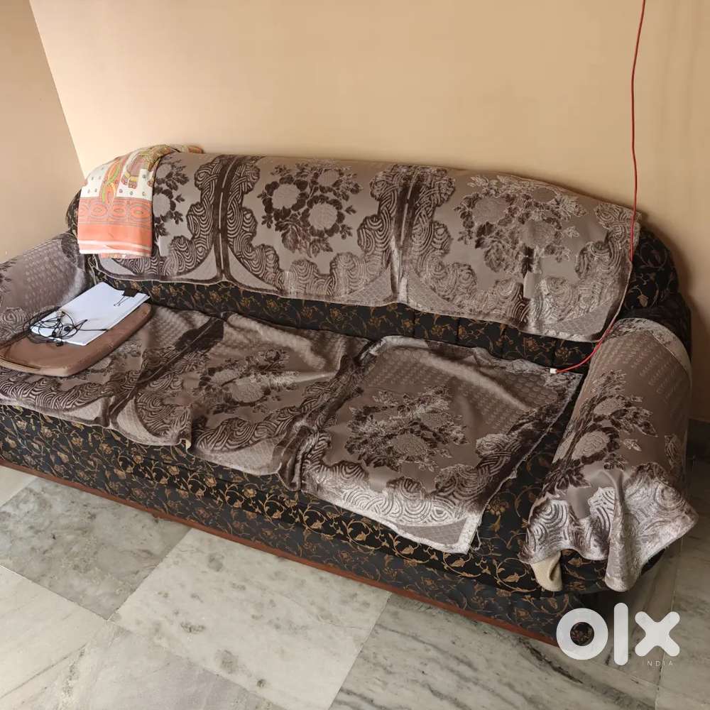 “Teak Wood Sofa Set (3+1+1) – Excellent Build Quality”