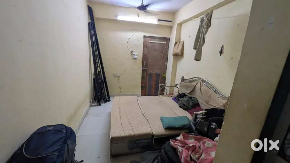 Iam  looking for roommates I need one room mate