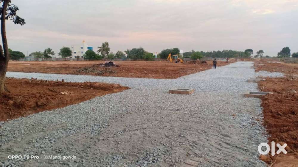 Its a 6Acre property, with 79 avaliable plots in all dimensions.