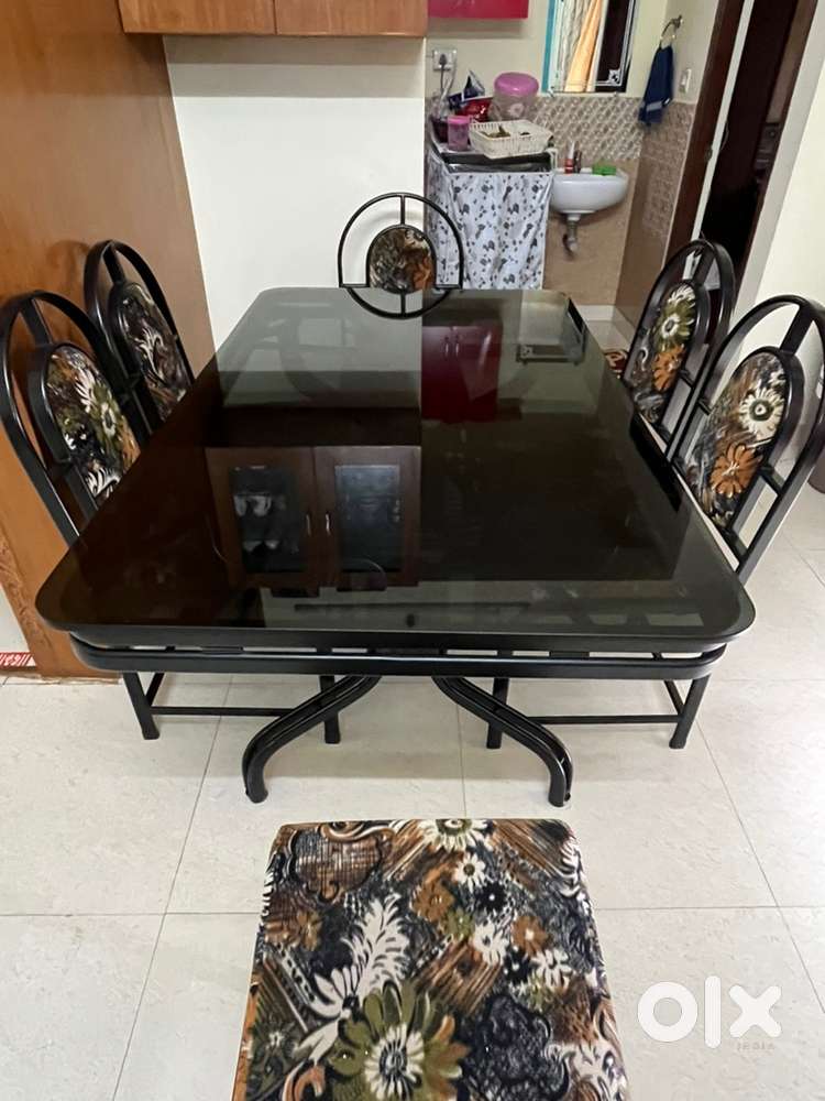 Premium Dining table with 6 chairs