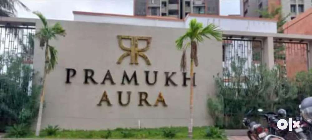 Pramukh Aura Semi furnished furnice 3 bhk flat available for rent