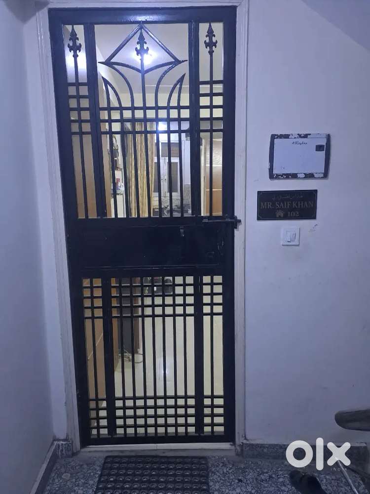 semi furnished flat at prime location in khaliulla masjid batla house