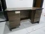 Counter or office table in showroom condition
