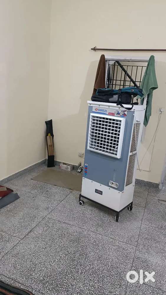 Urgent roommate required only for boys