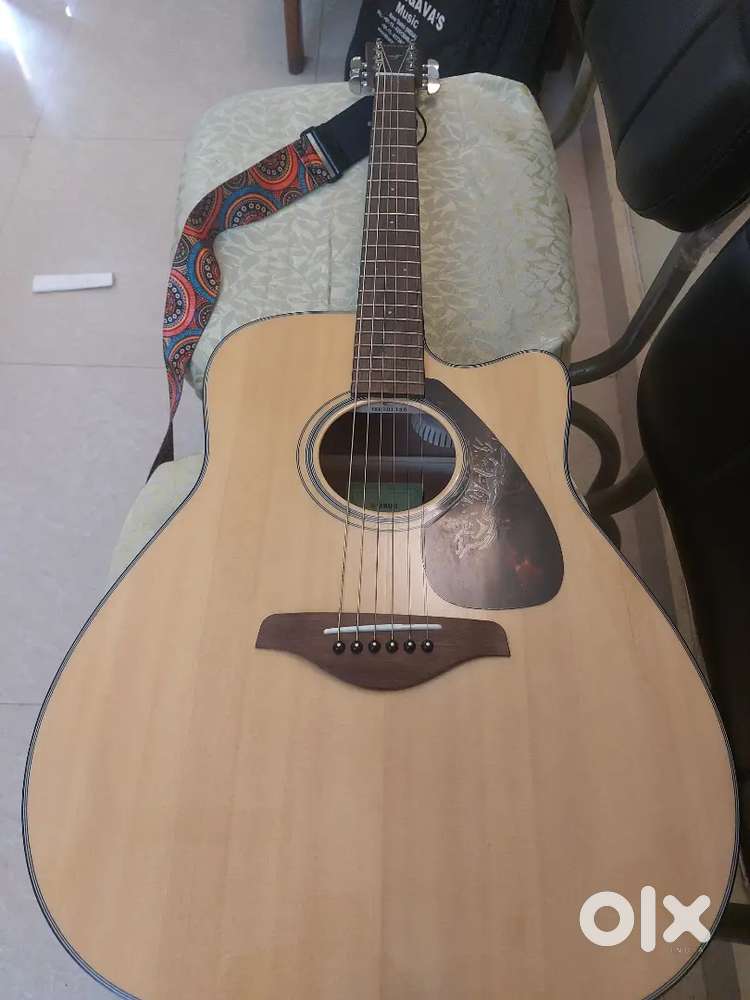 Three months old Yamaha FGX800CE Electro Acoustic Guitar