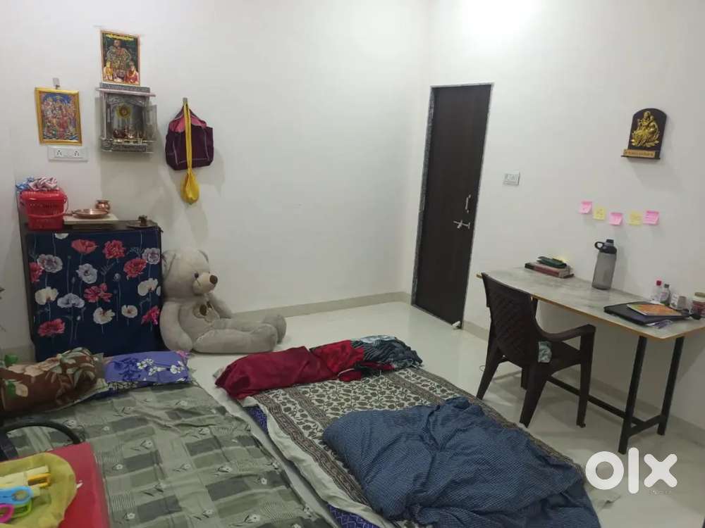 Urgent female roommate required - working professional