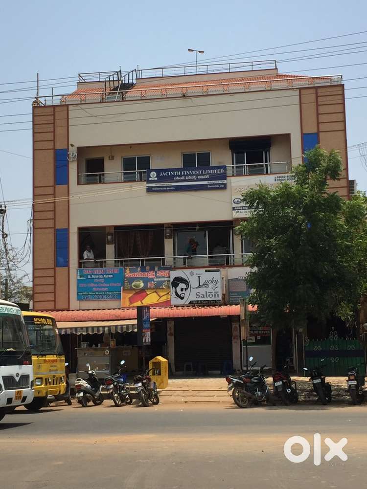 Main Road Shop for rent first floor