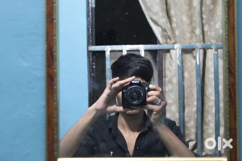 Canon 1300d camera dslr