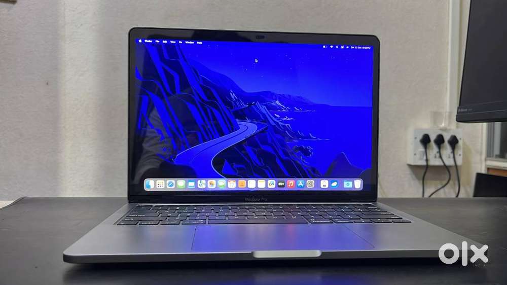 APPLE MACBOOK PRO A1990(I9,16GB/512GB,15INCH SCREEN,RETINA TOUCH BAR)
