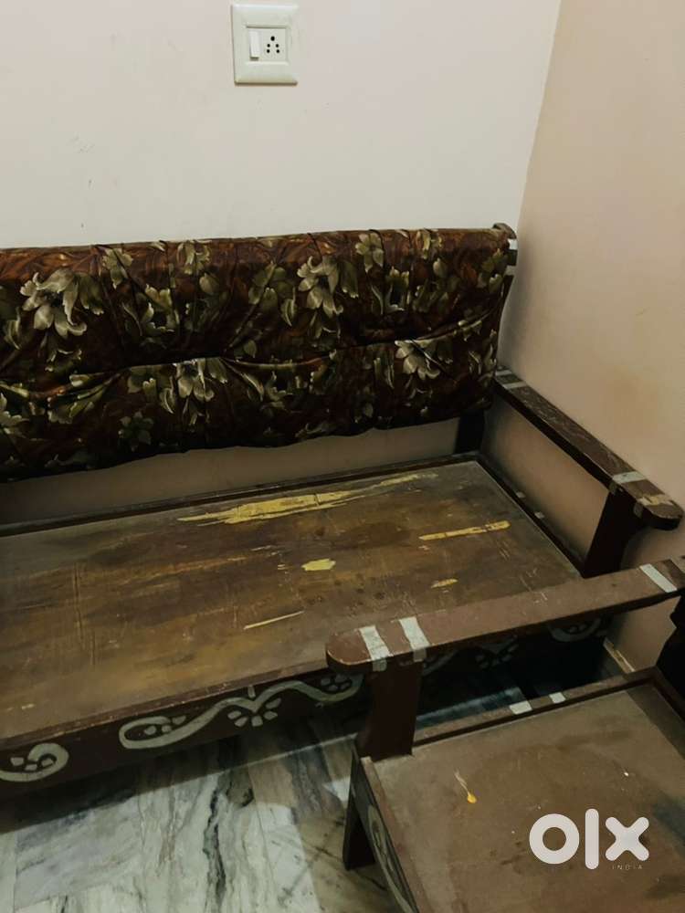 Sofa set with table