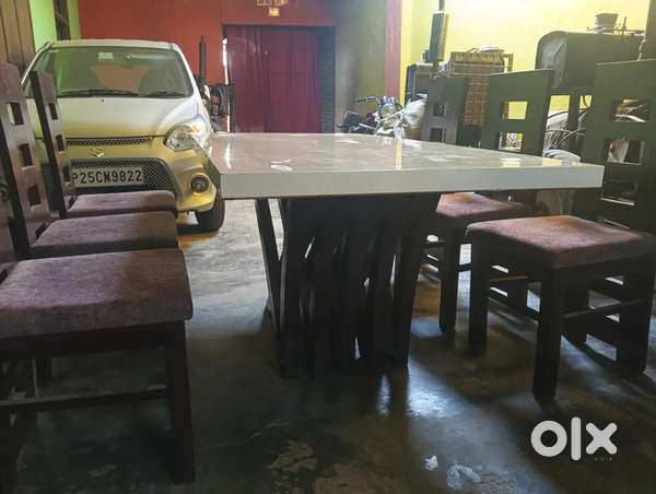 6 कुर्सी एक डाइनिंग टेबल ₹30000