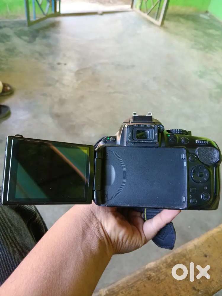 NIKON D5200 NEW CONDITION