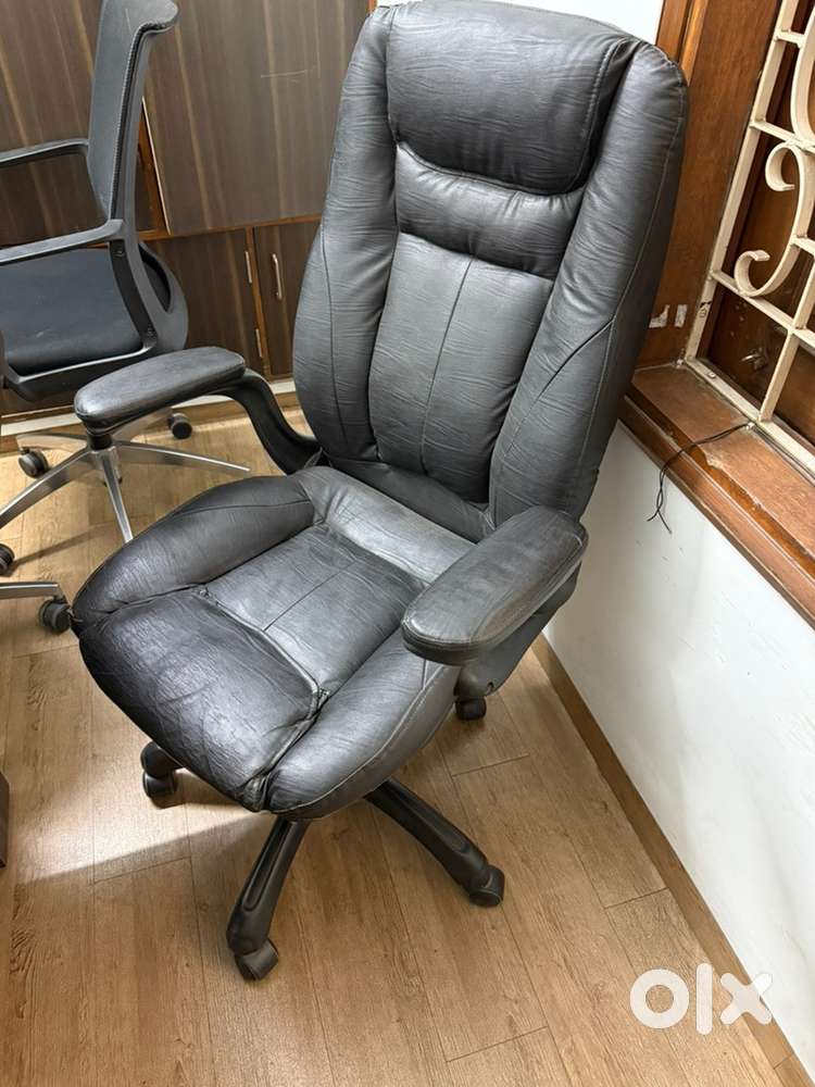 2 Office Chairs + 6 staff chairs