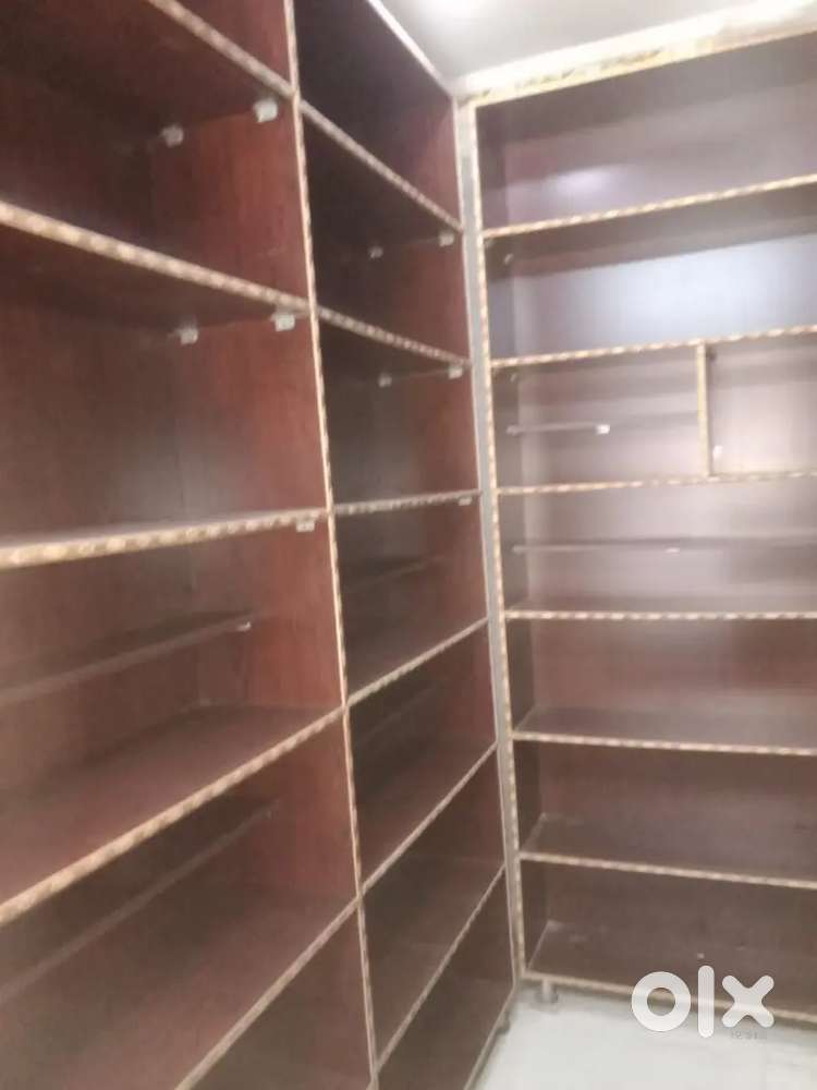 Cupboard's 7 pieces each 5000 size 3×8