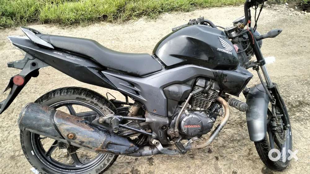 Honda cb trigger bike h . Koi problem nhi h self or disk break .