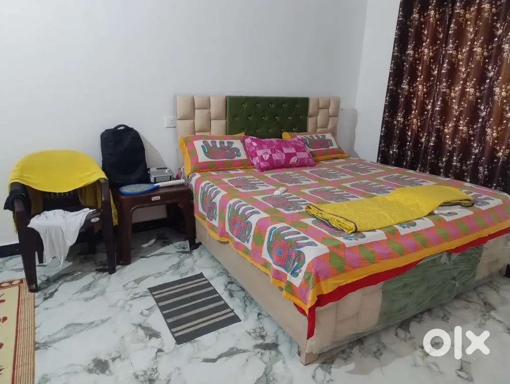 किराया के लिए कमरा उपलब्ध है