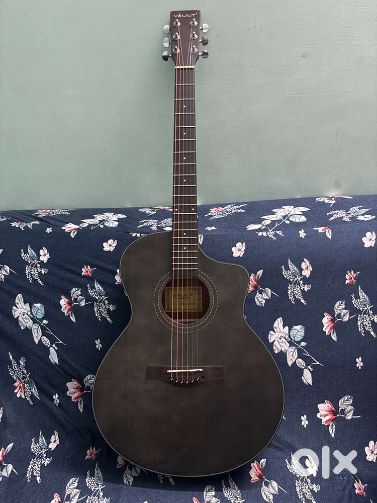 Vault ea40 spruce top guitar