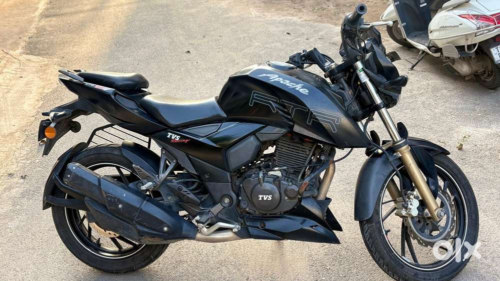 Apache RTR 200 4v Black