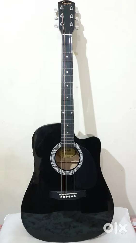 Squier Fender - Acoustic Guitar + Free Wall Hanger