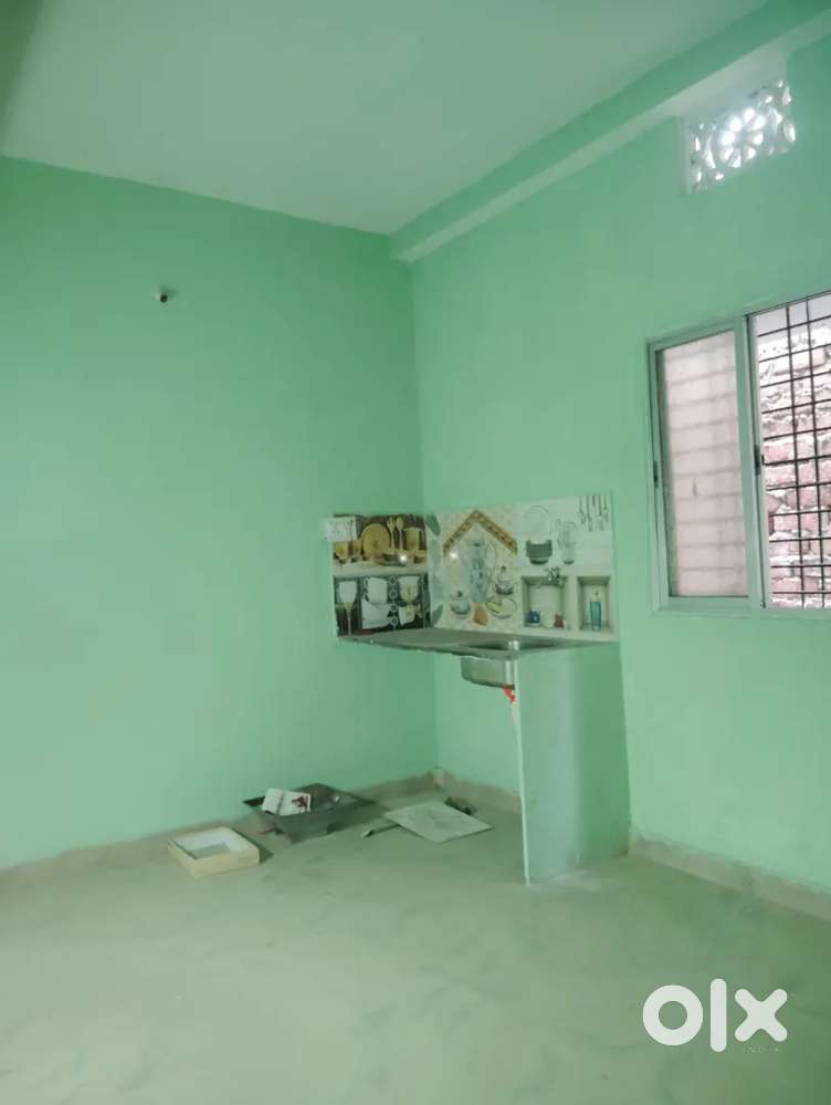 Bachelor, Family and couple are allow